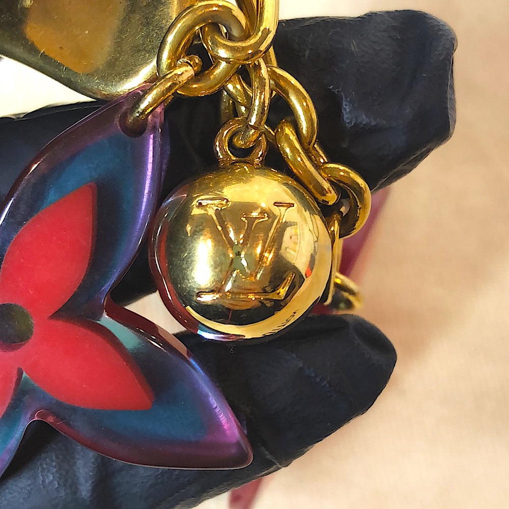 LOUIS VUITTON Bijoux Red Yellow Blue and Gold Plated Ball Flower Heart Charms - Picture 17 of 17